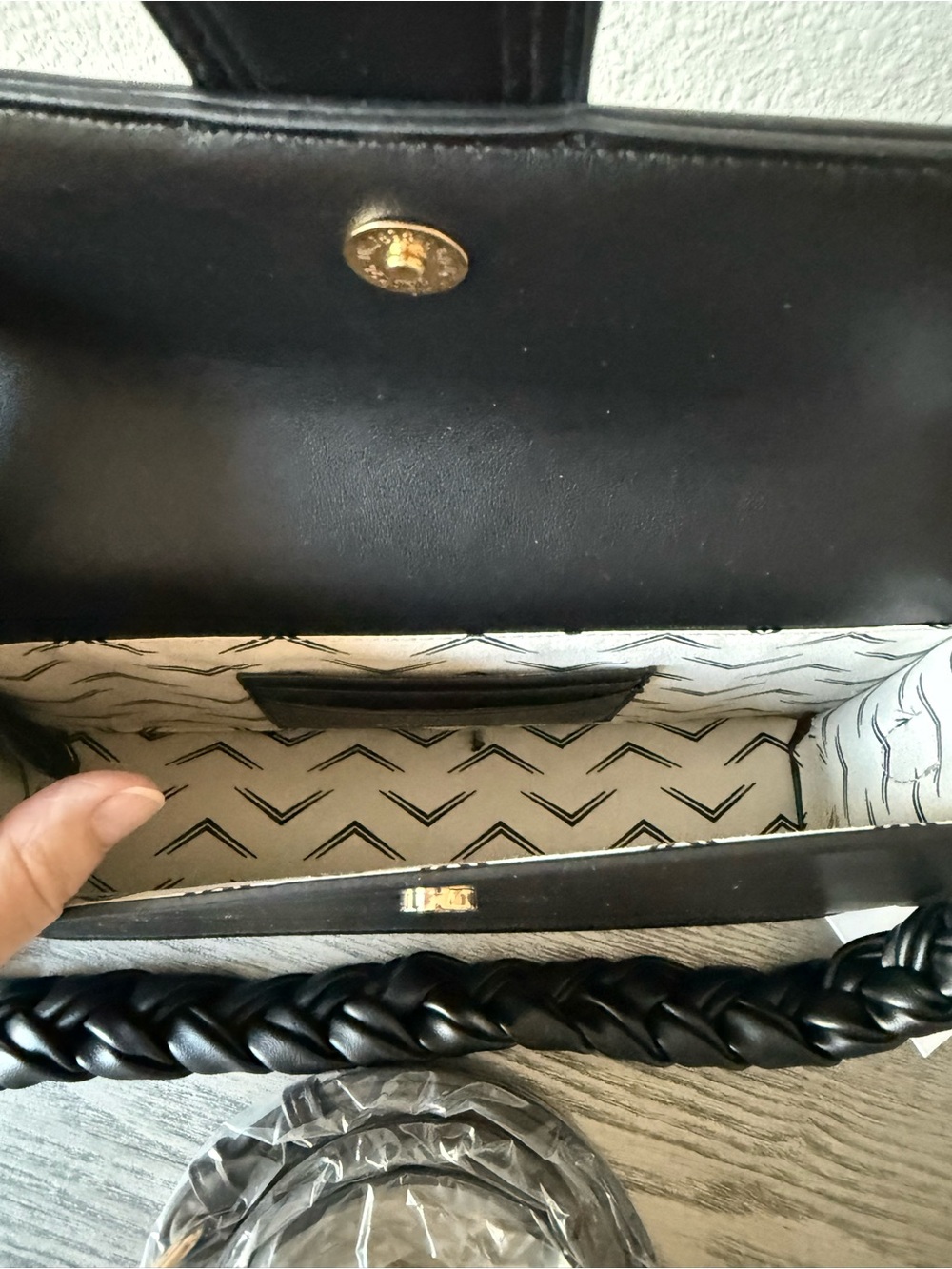 NWT Moda Luxe faux leather black magnetic closure bag with two removable straps - Picture 10 of 10